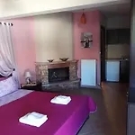 招待所 To Konaki Káto Loutrákion