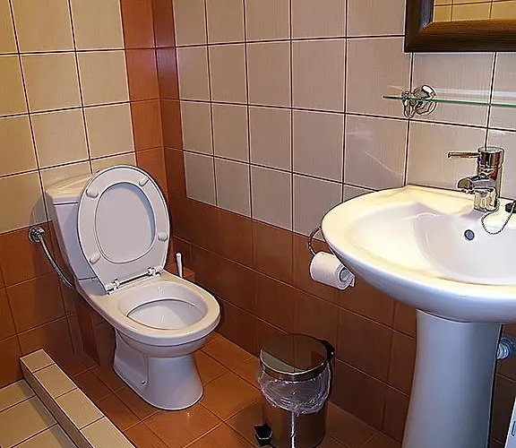 招待所 To Konaki Káto Loutrákion